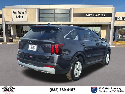 Used 2026 Kia Sorento LX FWD image 2