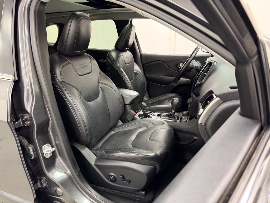 Used 2019 Jeep Cherokee Limited AWD/4WD image 11