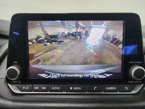 Used 2024 Nissan Rogue S FWD image 18