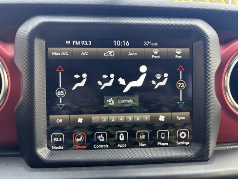 Used 2022 Jeep Wrangler Unlimited Rubicon w/ Cold Weather Group image 26