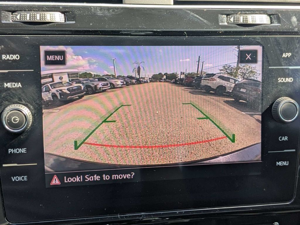 Used 2020 Volkswagen GTI SE FWD image 27