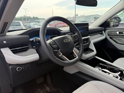 Used 2025 Ford Explorer Platinum w/ Ultimate Package AWD/4WD image 7