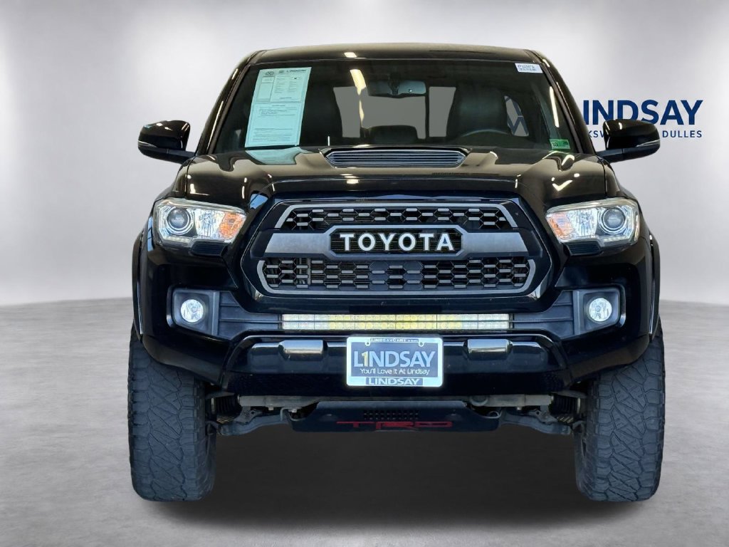 Used 2017 Toyota Tacoma TRD Sport w/ Tow Package (A/T) AWD/4WD image 2