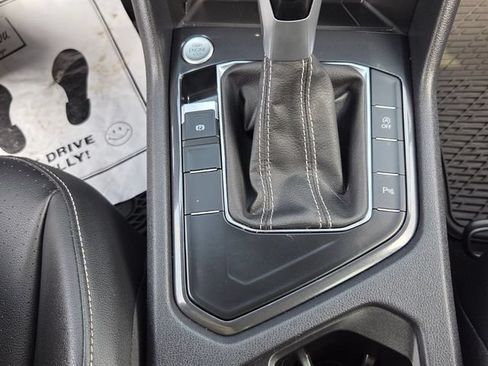 Used 2024 Volkswagen Tiguan SE R-Line FWD image 19