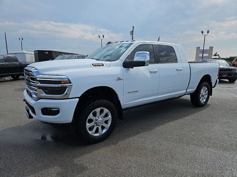 Used 2026 RAM 2500 Laramie AWD/4WD image 2