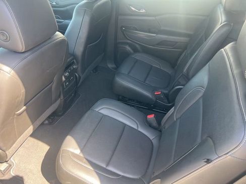 Used 2023 GMC Acadia SLT w/ Elevation Edition image 12