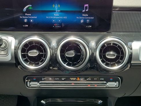 Used 2022 Mercedes-Benz GLB 250 image 18