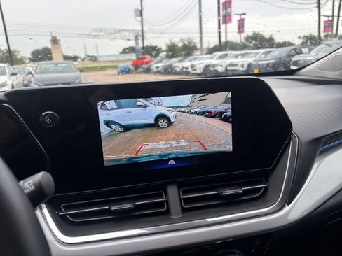 Used 2025 Chevrolet Trax LT w/ LT Convenience Package FWD image 22