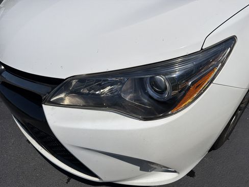 Used 2017 Toyota Camry SE w/ Moonroof Package FWD image 6