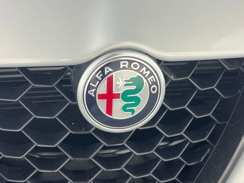 Used 2023 Alfa Romeo Giulia Sprint image 11