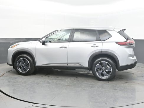 Used 2025 Nissan Rogue SV image 7