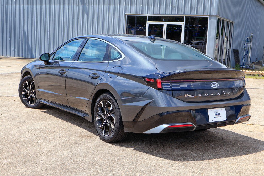 Used 2025 Hyundai Sonata SEL FWD image 2