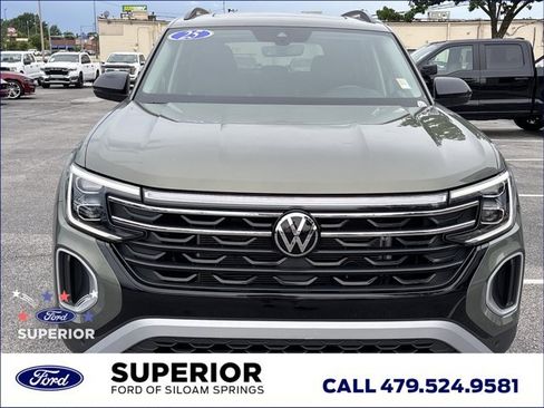 Used 2025 Volkswagen Atlas Peak Edition SE AWD/4WD image 14