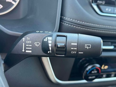 Used 2025 Nissan Rogue SV image 23