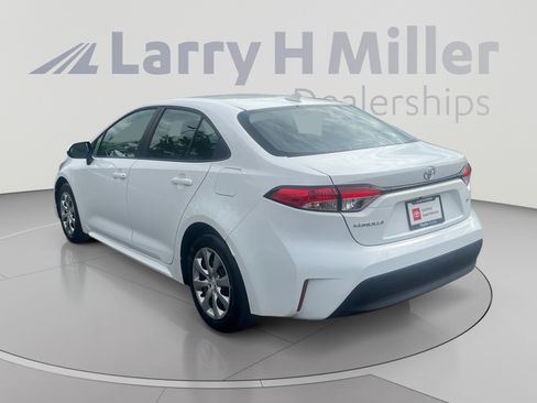 Certified 2025 Toyota Corolla LE FWD image 3