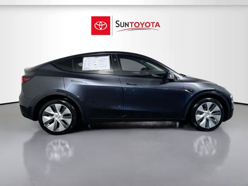 Used 2024 Tesla Model Y Long Range AWD/4WD image 2