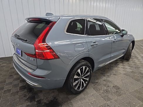 Used 2023 Volvo XC60 B5 Plus image 10