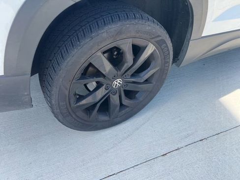 Used 2022 Volkswagen Taos SEL image 10