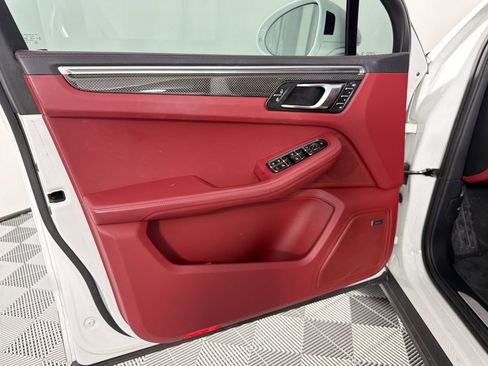 Certified 2022 Porsche Macan S AWD/4WD image 14
