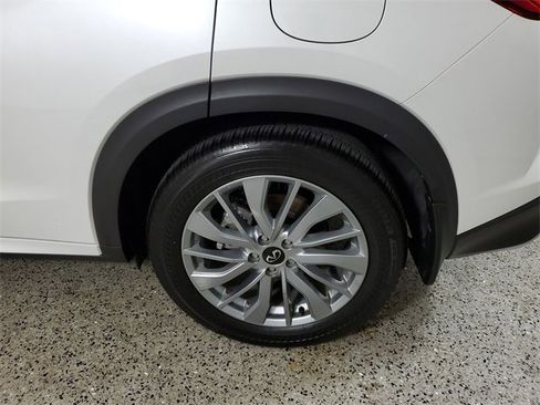 Certified 2025 INFINITI QX50 Luxe image 9