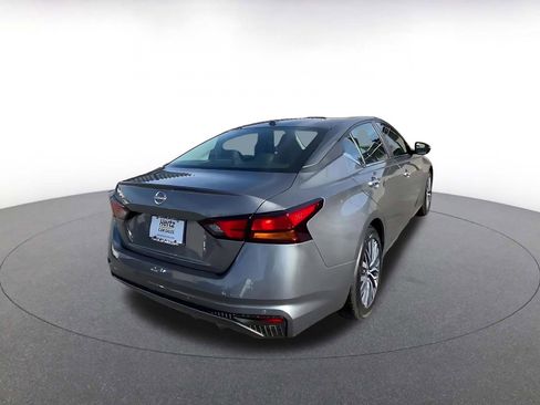 Used 2025 Nissan Altima 2.5 SV image 14