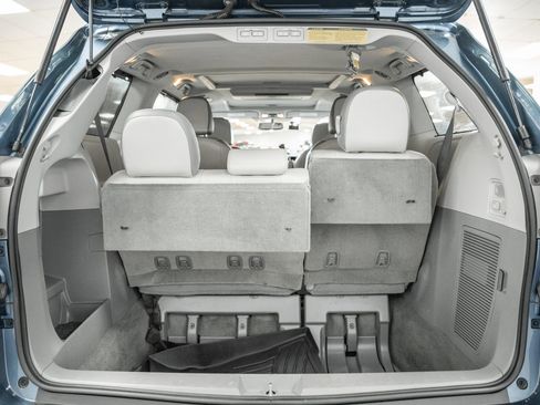 Used 2014 Toyota Sienna Limited image 22