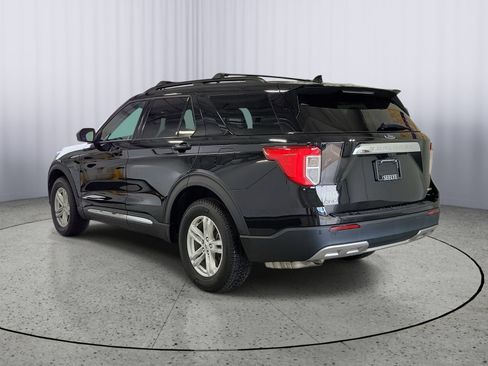 Certified 2020 Ford Explorer XLT w/ Equipment Group 202A AWD/4WD image 3
