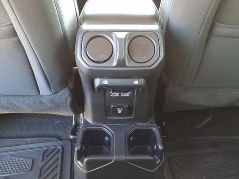 Used 2020 Jeep Wrangler Unlimited Sahara AWD/4WD image 27
