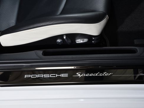 Used 2011 Porsche 911 Speedster RWD image 24
