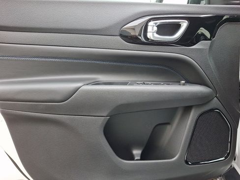 New 2026 Jeep Compass Limited image 8