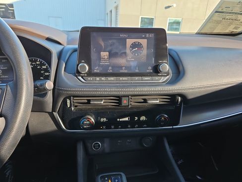 Used 2021 Nissan Rogue SV image 23