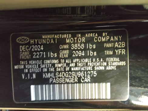 Used 2025 Hyundai Elantra SEL FWD image 33