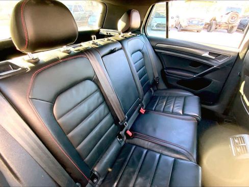 Used 2019 Volkswagen GTI SE image 18