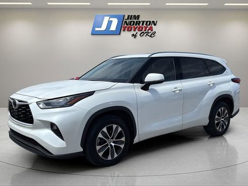 Used 2020 Toyota Highlander XLE FWD image 1