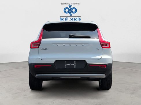 Used 2020 Volvo XC40 T4 Momentum image 6