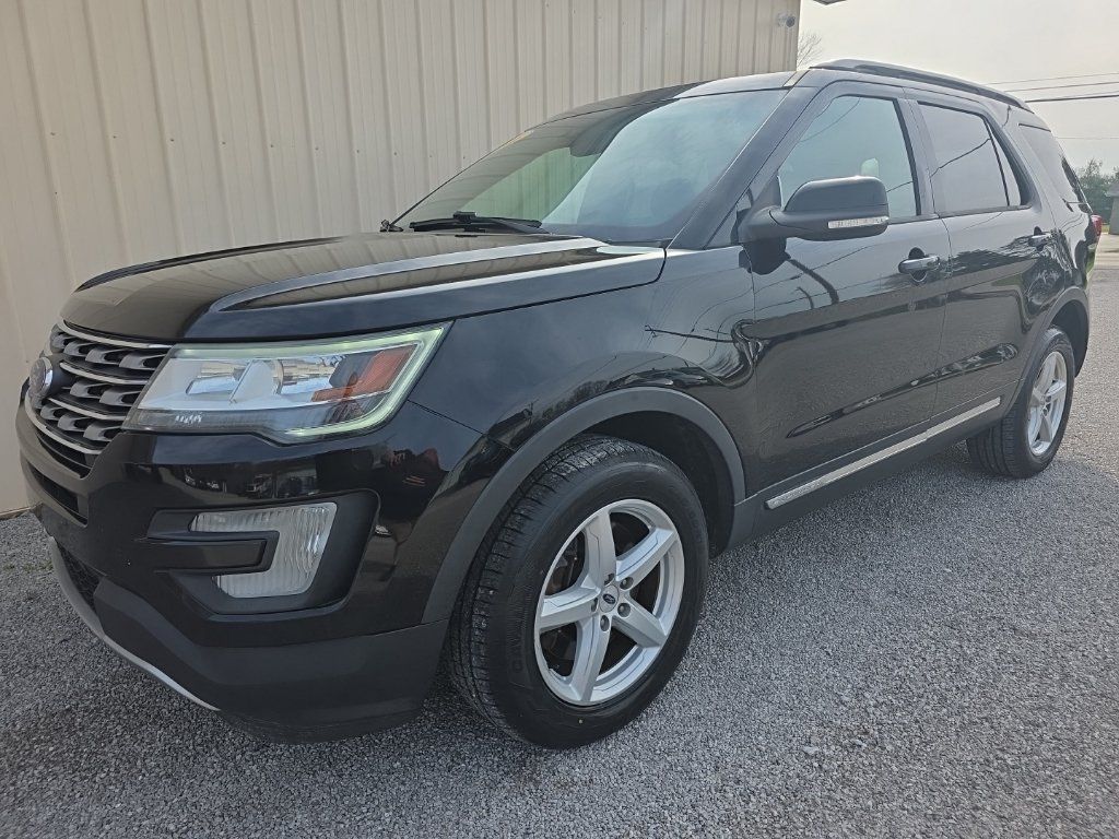 Used 2016 Ford Explorer XLT w/ Equipment Group 201A AWD/4WD image 13