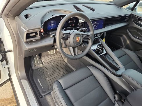 New 2026 Porsche Macan 4S Electric image 4