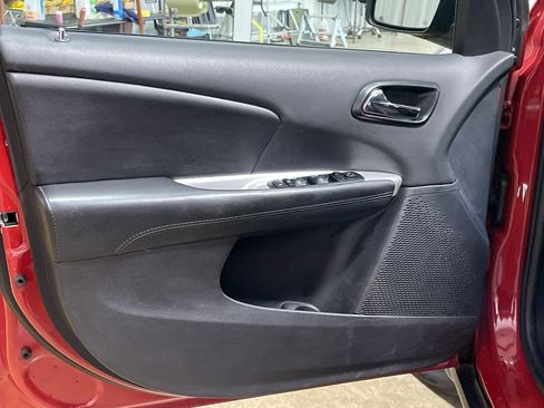 Used 2019 Dodge Journey SE FWD image 12