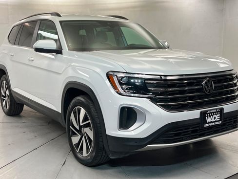 Used 2025 Volkswagen Atlas SE AWD/4WD image 8