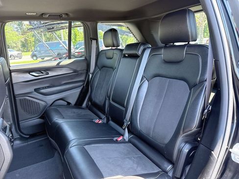 Used 2023 Jeep Grand Cherokee Altitude AWD/4WD image 26