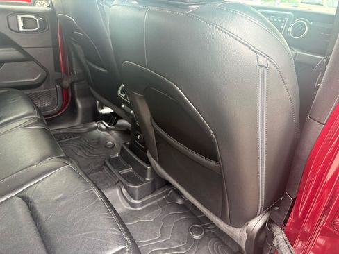 Used 2021 Jeep Wrangler Unlimited Sahara AWD/4WD image 46