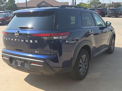 Used 2024 Nissan Pathfinder SV FWD image 4