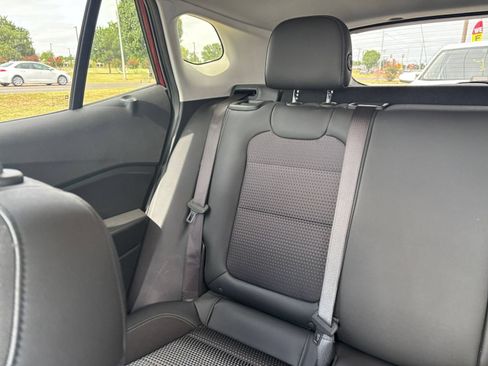 Used 2025 Chevrolet Trax LT w/ LT Convenience Package FWD image 38