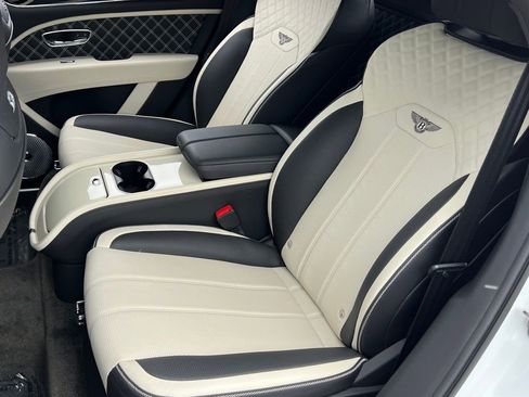 Used 2023 Bentley Bentayga Speed image 18