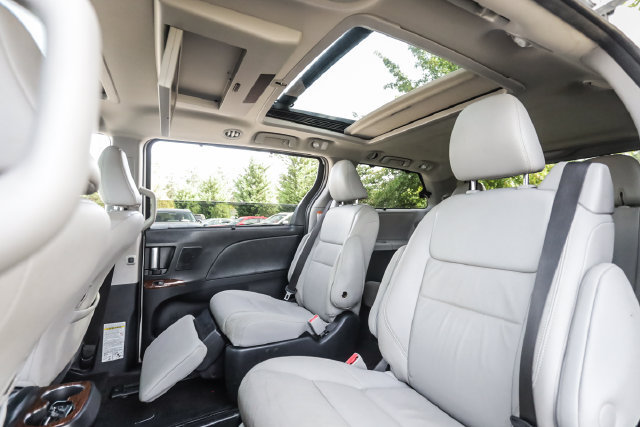 Used 2016 Toyota Sienna Limited Premium FWD image 43