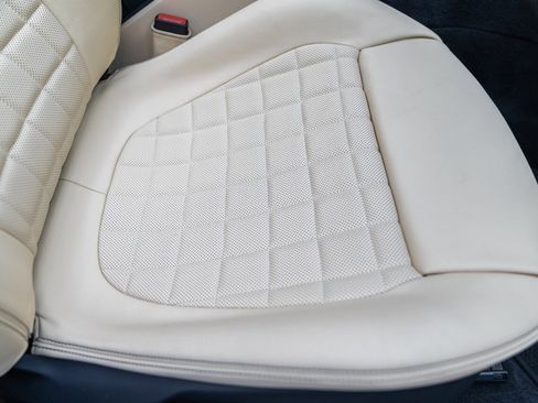 Used 2025 Ferrari Roma Spider image 59