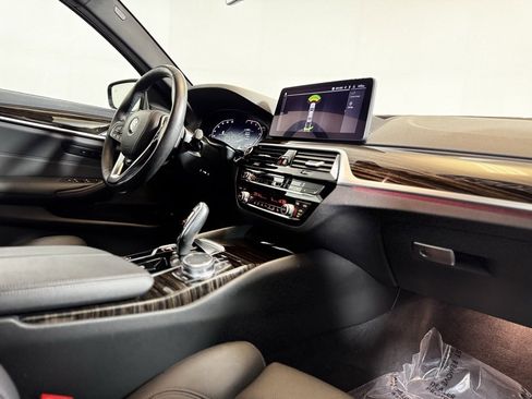Used 2023 BMW 530i xDrive w/ Premium Package image 13