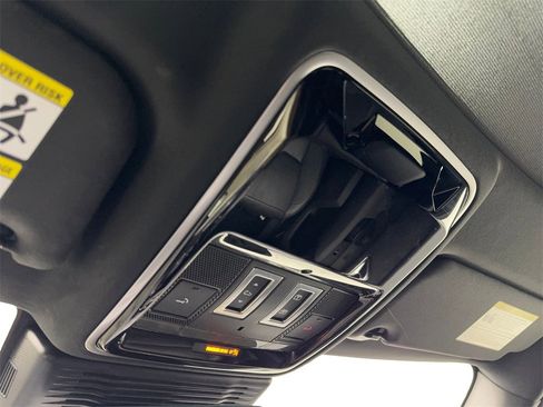 Used 2025 Land Rover Range Rover Velar Dynamic SE image 69