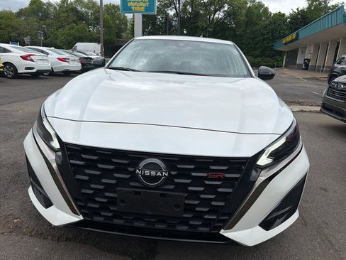 Used 2023 Nissan Altima 2.5 SR FWD image 2