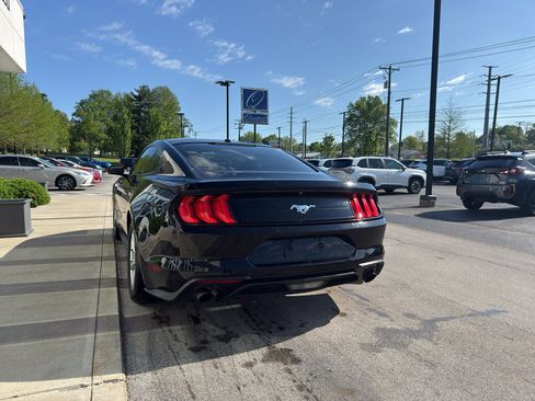 Used 2020 Ford Mustang Coupe RWD image 4